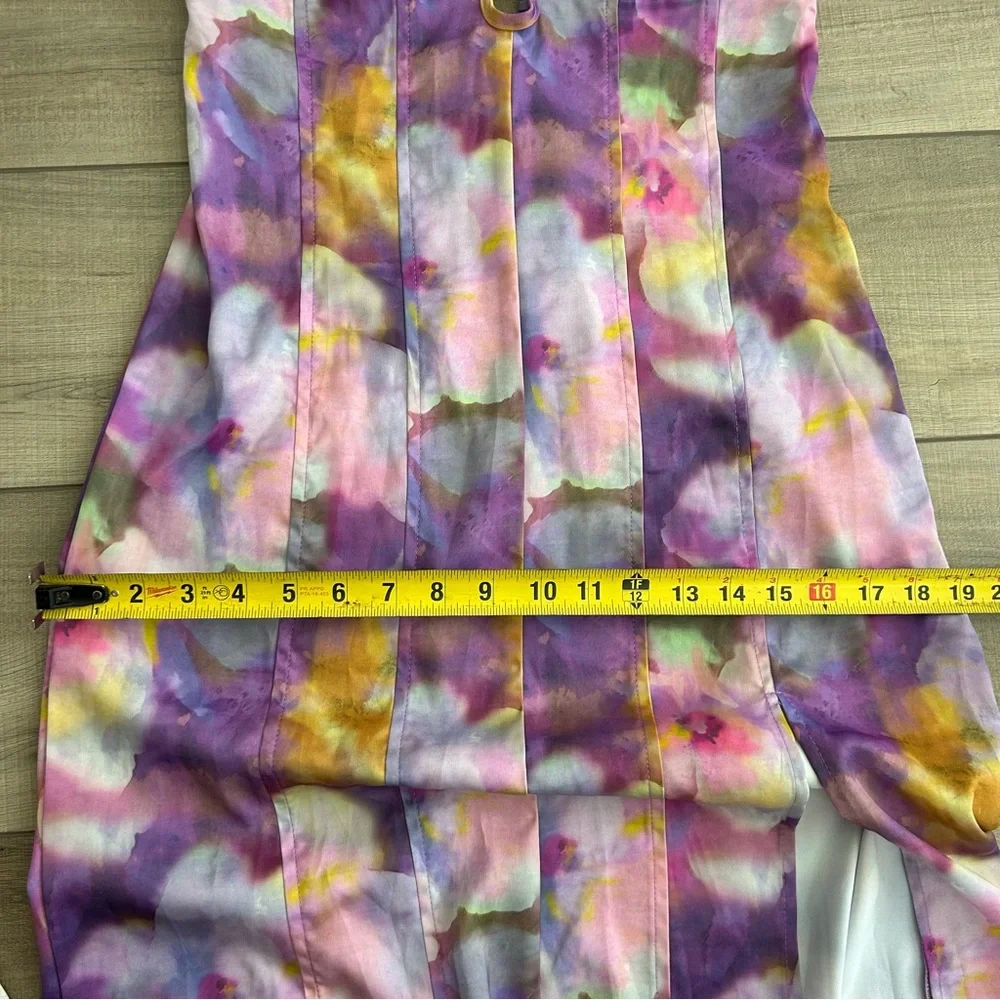 Urban Outfitters dress chic features